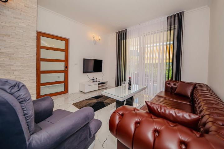Kuća 100m2 sa prostranim placem od 1703m2 u Djurmanima, opstina Bar