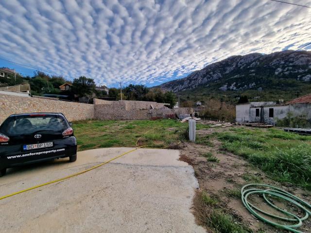 Kuća 100m2 sa prostranim placem od 1703m2 u Djurmanima, opstina Bar