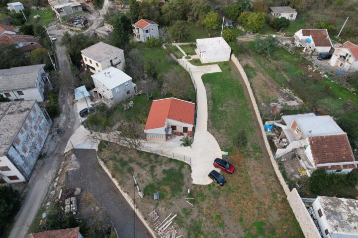 Kuća 100m2 sa prostranim placem od 1703m2 u Djurmanima, opstina Bar