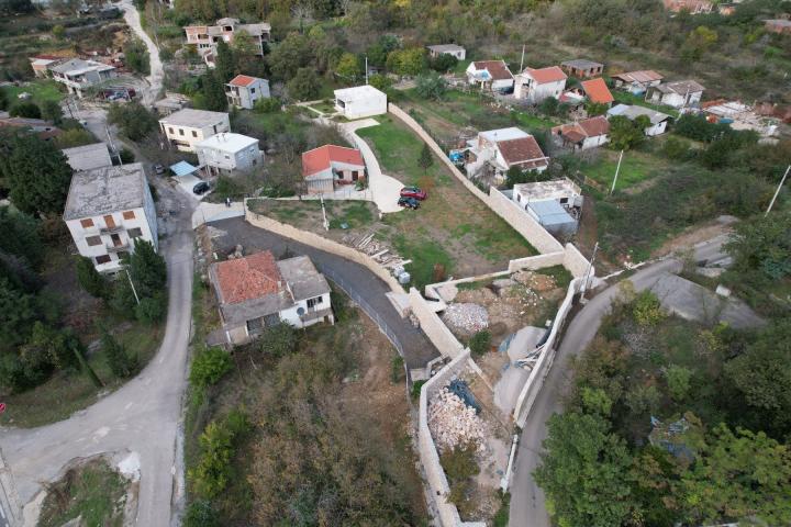 Kuća 100m2 sa prostranim placem od 1703m2 u Djurmanima, opstina Bar