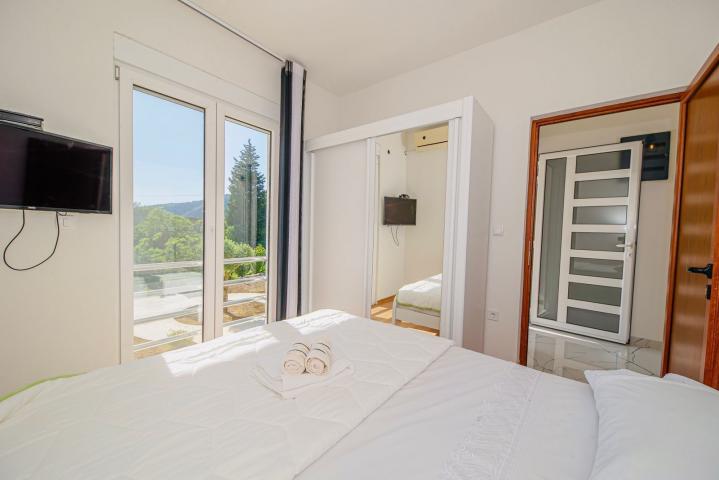 Kuća 100m2 sa prostranim placem od 1703m2 u Djurmanima, opstina Bar