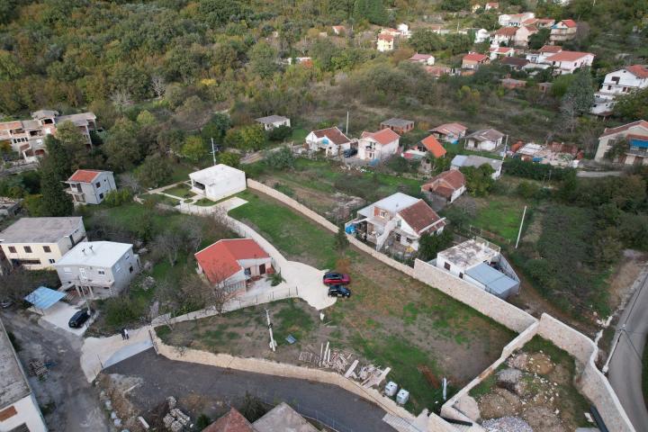 Kuća 100m2 sa prostranim placem od 1703m2 u Djurmanima, opstina Bar