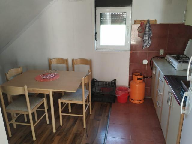 Kuca na 100 metara od mora, Djurasevici-Tivat