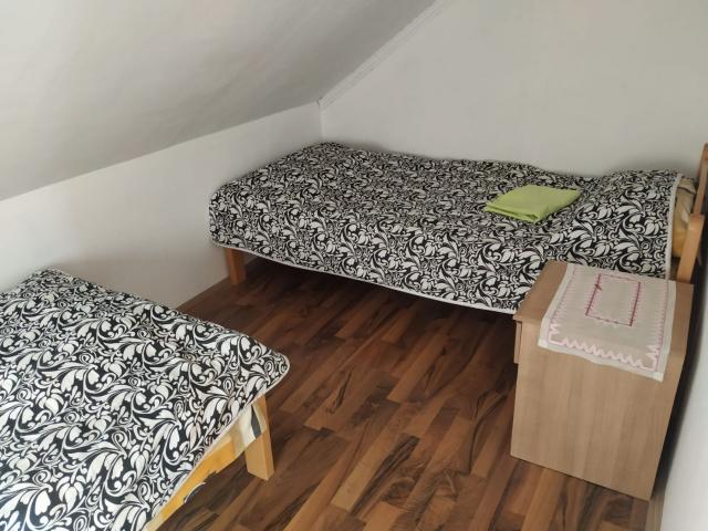 Kuca na 100 metara od mora, Djurasevici-Tivat