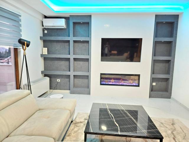 Nov dvosoban penthouse 166m2 sa pogledom na more i garaznim mestom