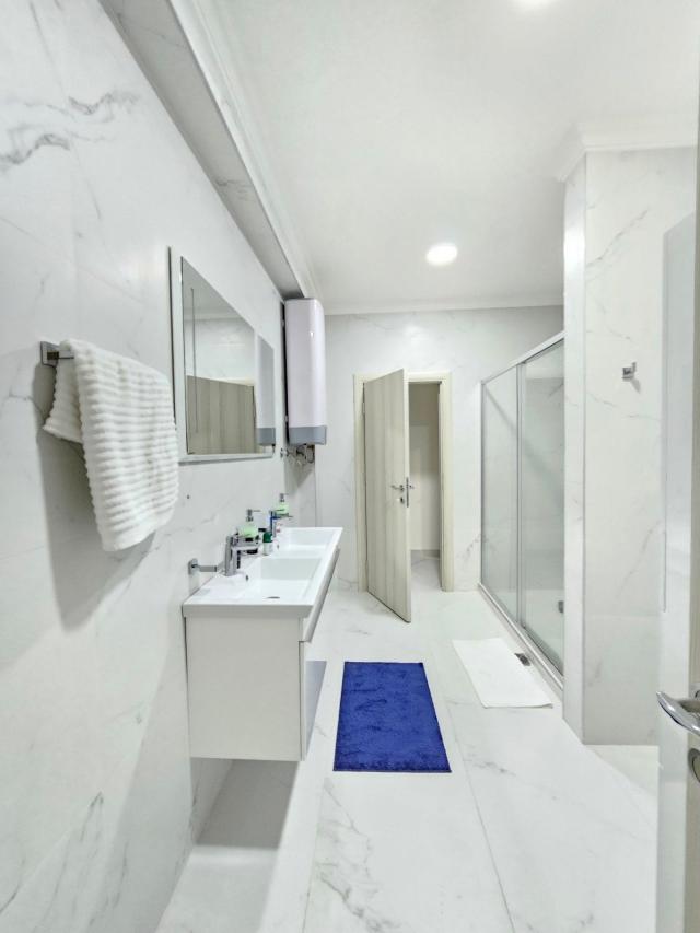 Nov dvosoban penthouse 166m2 sa pogledom na more i garaznim mestom