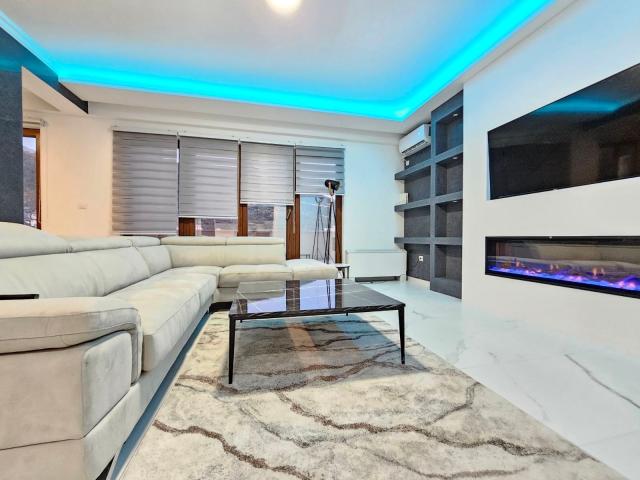 Nov dvosoban penthouse 166m2 sa pogledom na more i garaznim mestom