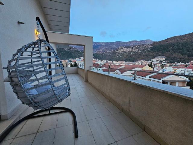 Nov dvosoban penthouse 166m2 sa pogledom na more i garaznim mestom