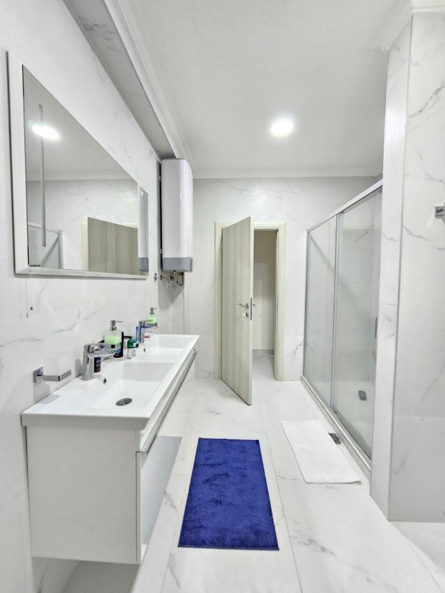 Nov dvosoban penthouse 166m2 sa pogledom na more i garaznim mestom
