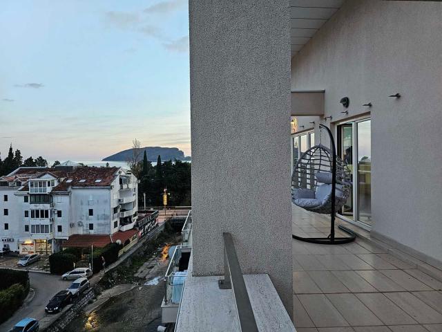 Nov dvosoban penthouse 166m2 sa pogledom na more i garaznim mestom