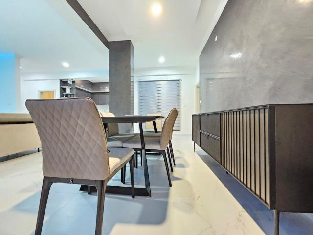 Nov dvosoban penthouse 166m2 sa pogledom na more i garaznim mestom