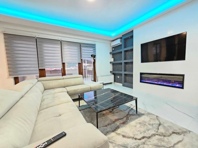 Nov dvosoban penthouse 166m2 sa pogledom na more i garaznim mestom