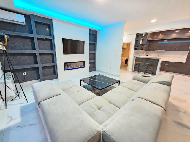Nov dvosoban penthouse 166m2 sa pogledom na more i garaznim mestom