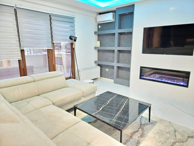 Nov dvosoban penthouse 166m2 sa pogledom na more i garaznim mestom
