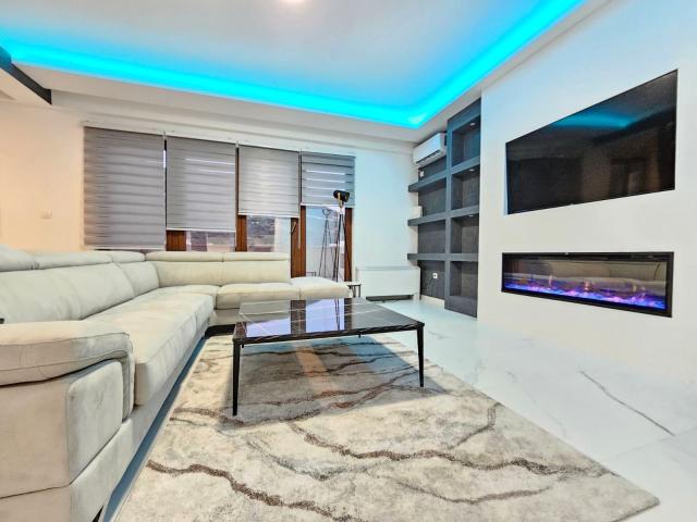 Nov dvosoban penthouse 166m2 sa pogledom na more i garaznim mestom