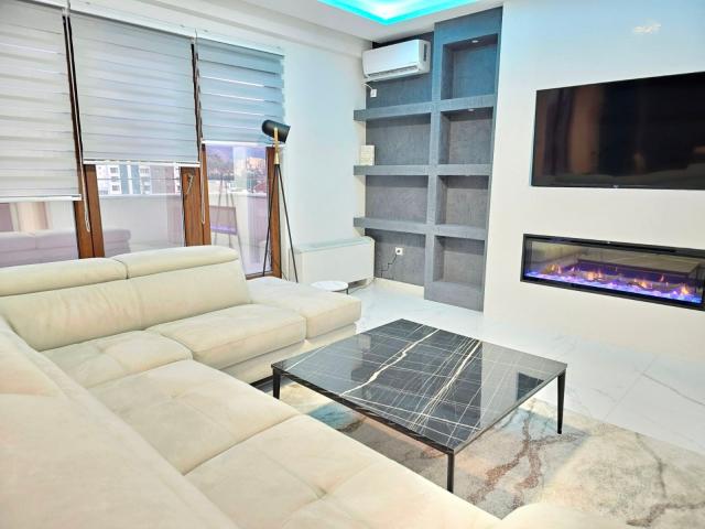 Nov dvosoban penthouse 166m2 sa pogledom na more i garaznim mestom
