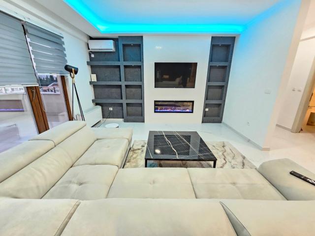 Nov dvosoban penthouse 166m2 sa pogledom na more i garaznim mestom