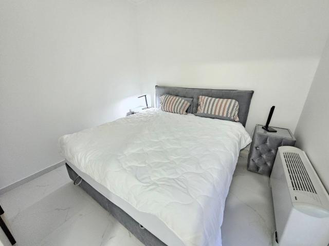 Nov dvosoban penthouse 166m2 sa pogledom na more i garaznim mestom