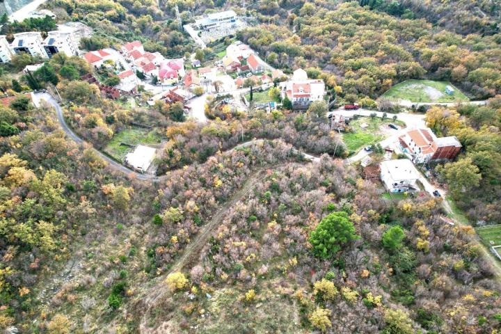 Gradjevinski plac 2,951m2 sa idejnim resenjem u Markovićima