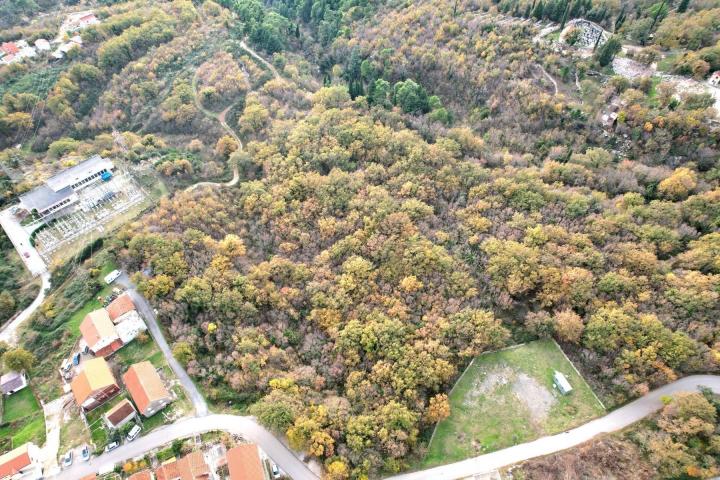 Gradjevinski plac 2104m2 sa idejnim resenjem u Markovićima