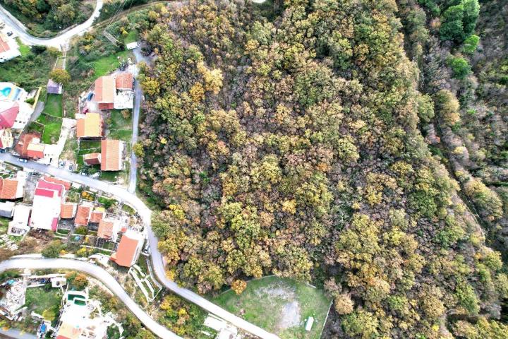 Gradjevinski plac 2104m2 sa idejnim resenjem u Markovićima