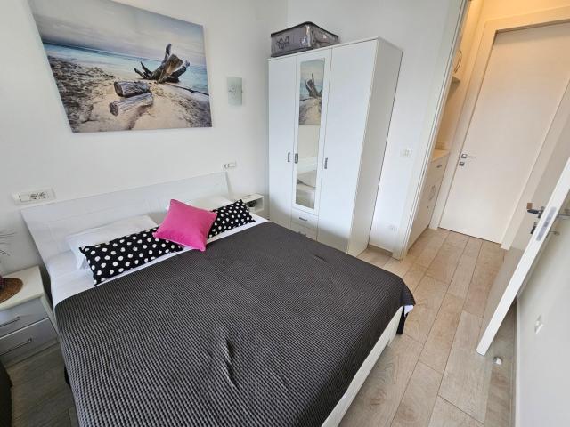 Budva, Royal Gardens – Jednosoban Stan sa Pogledom na More, Prva Linija (NA DUZI PERIOD)