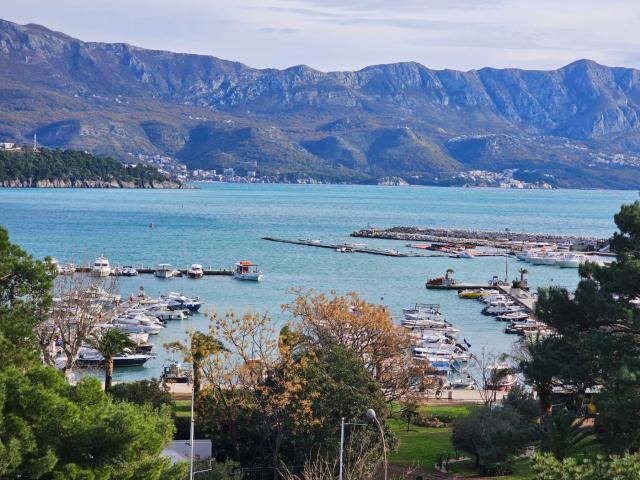 Budva, Royal Gardens – Jednosoban Stan sa Pogledom na More, Prva Linija (NA DUZI PERIOD)