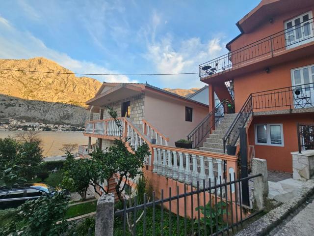 Dve kuće na prvoj liniji mora, Muo, Kotor-Pogled na More i Sopstvena Ponta