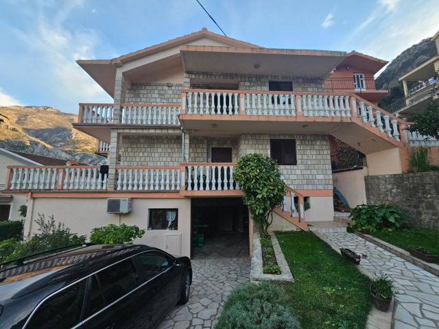 Dve kuće na prvoj liniji mora, Muo, Kotor-Pogled na More i Sopstvena Ponta