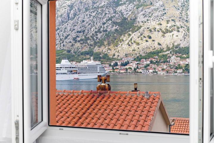 Dve kuće na prvoj liniji mora, Muo, Kotor-Pogled na More i Sopstvena Ponta