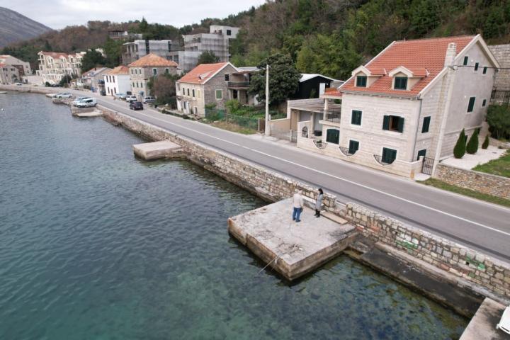 Autentična kamena kuca na prvoj liniji mora, Donja Lastva, Tivat