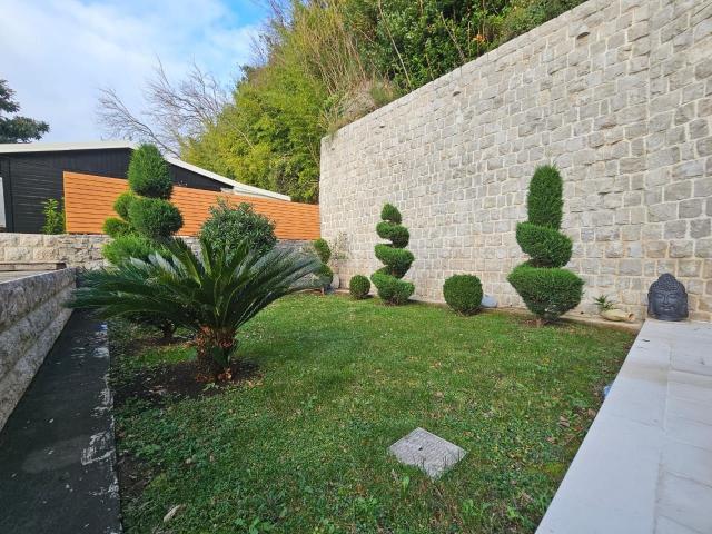 Autentična kamena kuca na prvoj liniji mora, Donja Lastva, Tivat