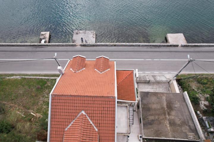 Autentična kamena kuca na prvoj liniji mora, Donja Lastva, Tivat