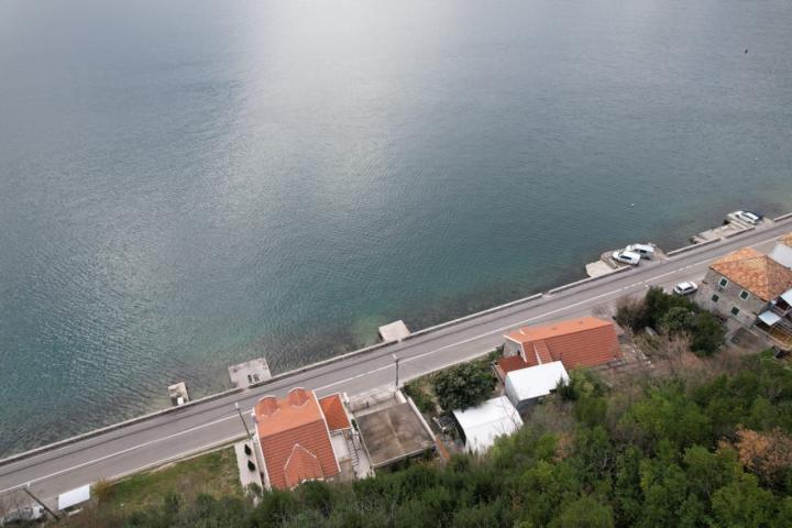 Autentična kamena kuca na prvoj liniji mora, Donja Lastva, Tivat