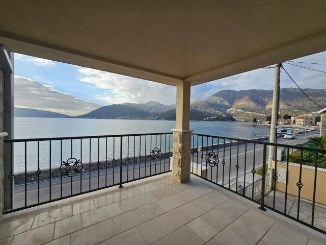 Autentična kamena kuca na prvoj liniji mora, Donja Lastva, Tivat