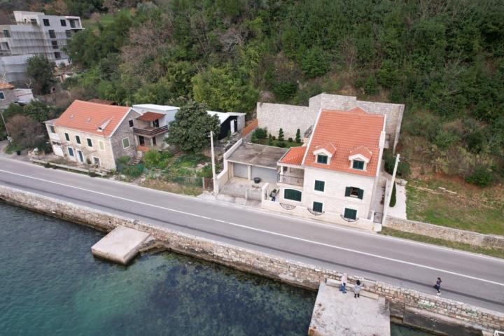 Autentična kamena kuca na prvoj liniji mora, Donja Lastva, Tivat
