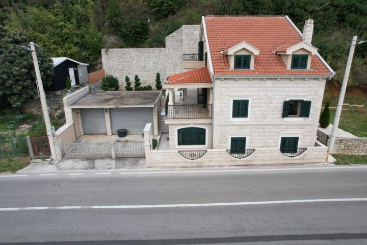 Autentična kamena kuca na prvoj liniji mora, Donja Lastva, Tivat