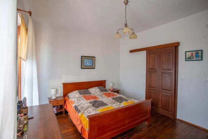 Luksuzna kamena vila s bazenom i pogledom na more u Zagori, Kotor