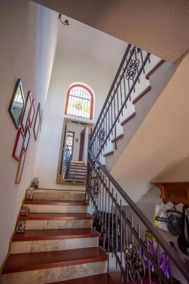 Luksuzna kamena vila s bazenom i pogledom na more u Zagori, Kotor