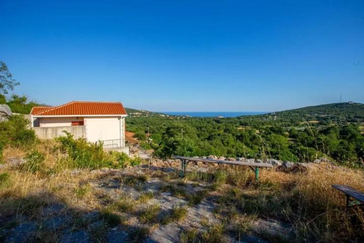 Luksuzna kamena vila s bazenom i pogledom na more u Zagori, Kotor