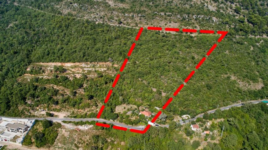 Prodaja građevinskog zemljišta 13.320 m² u Kavaču, opština Kotor