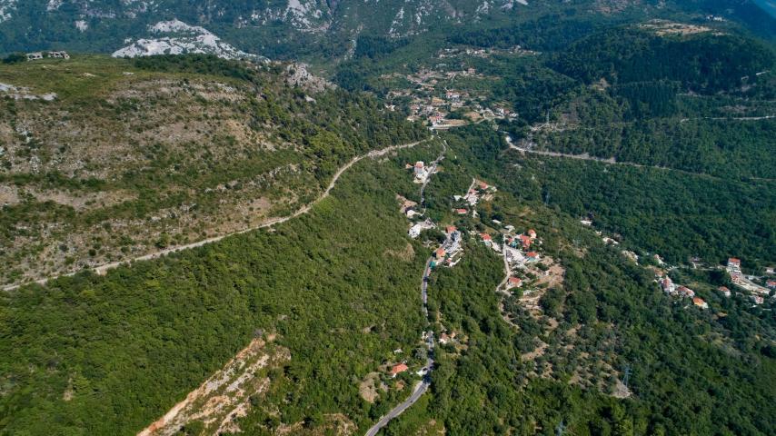 Prodaja građevinskog zemljišta 13.320 m² u Kavaču, opština Kotor