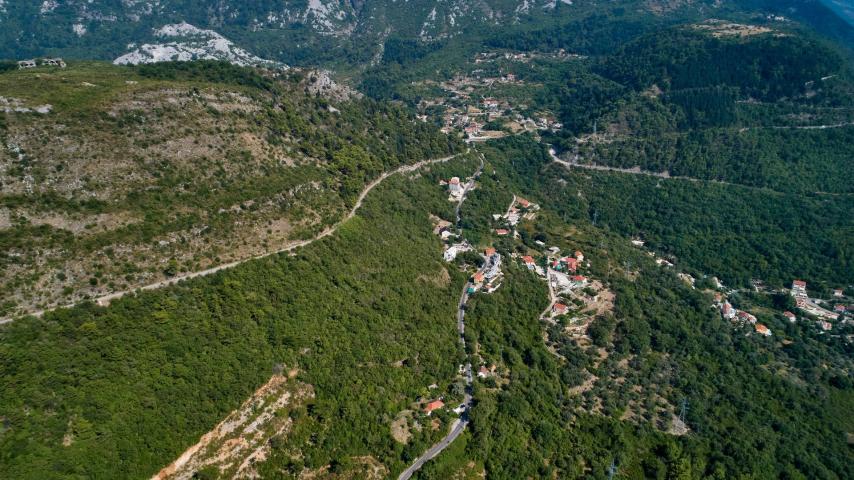 Prodaja građevinskog zemljišta 13.320 m² u Kavaču, opština Kotor
