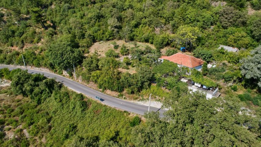 Prodaja građevinskog zemljišta 13.320 m² u Kavaču, opština Kotor