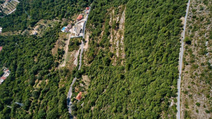 Prodaja građevinskog zemljišta 13.320 m² u Kavaču, opština Kotor