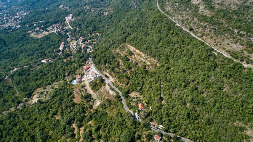 Prodaja građevinskog zemljišta 13.320 m² u Kavaču, opština Kotor