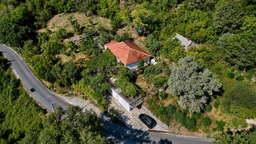Prodaja građevinskog zemljišta 13.320 m² u Kavaču, opština Kotor
