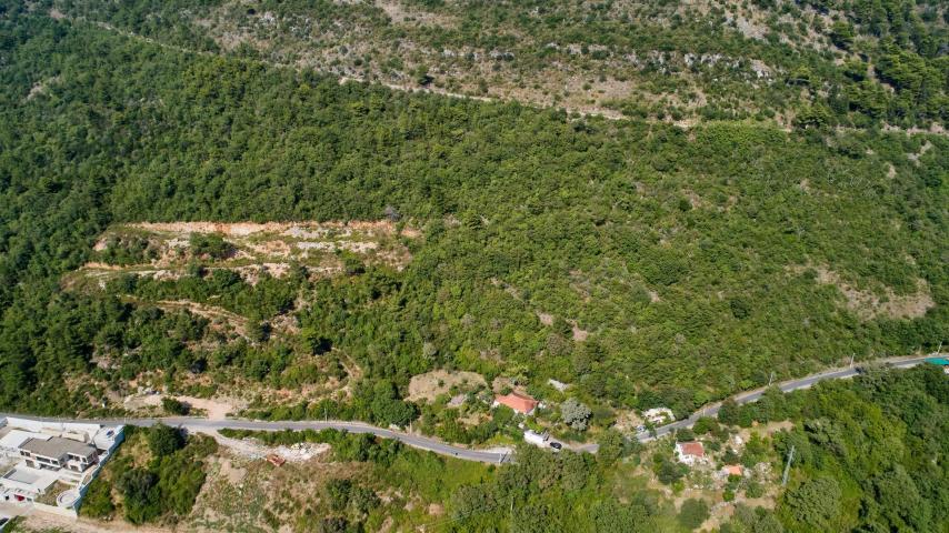Prodaja građevinskog zemljišta 13.320 m² u Kavaču, opština Kotor