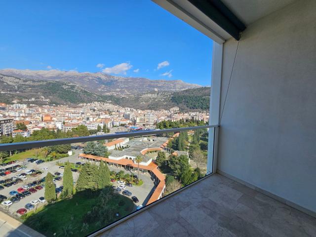 Jednosoban stan 63m2 u kompleksu Tre Canne u Budvi (Bez plaćanja poreza na prenos od 3%)