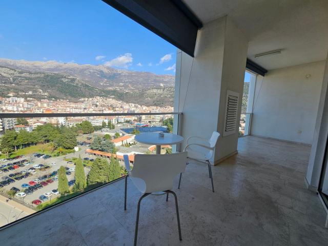 Jednosoban stan 63m2 u kompleksu Tre Canne u Budvi (Bez plaćanja poreza na prenos od 3%)